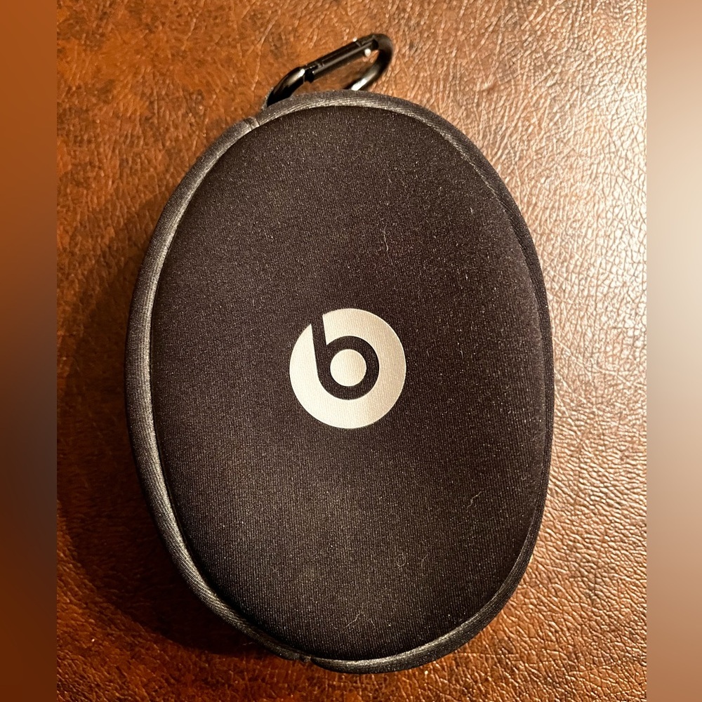Beats by Dr. Dre Soft Case Black Zipper Travel Case For Headphones Case Only.